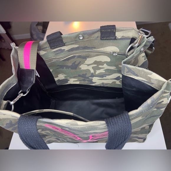 Green Camo Luxe North South Bag w/Neon Pink Tennis Racquets & Strap Crossbody - Picture 3 of 6